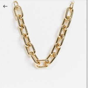NWOT Gold chunky loop chain necklace never worn!